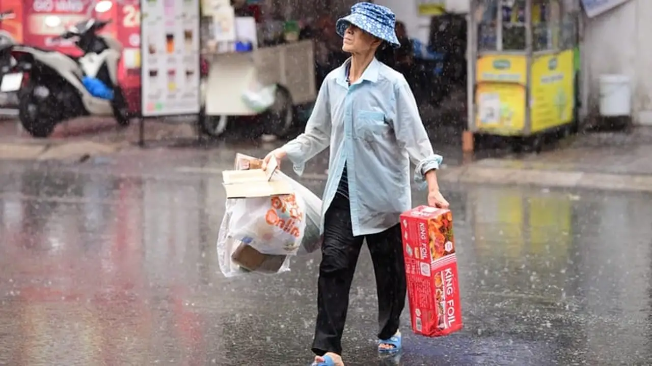 توقعات بظهور ضباب كثيف في فيتنام الشمالية مقابل تراجع الأمطار بالمنطقة الجنوبية